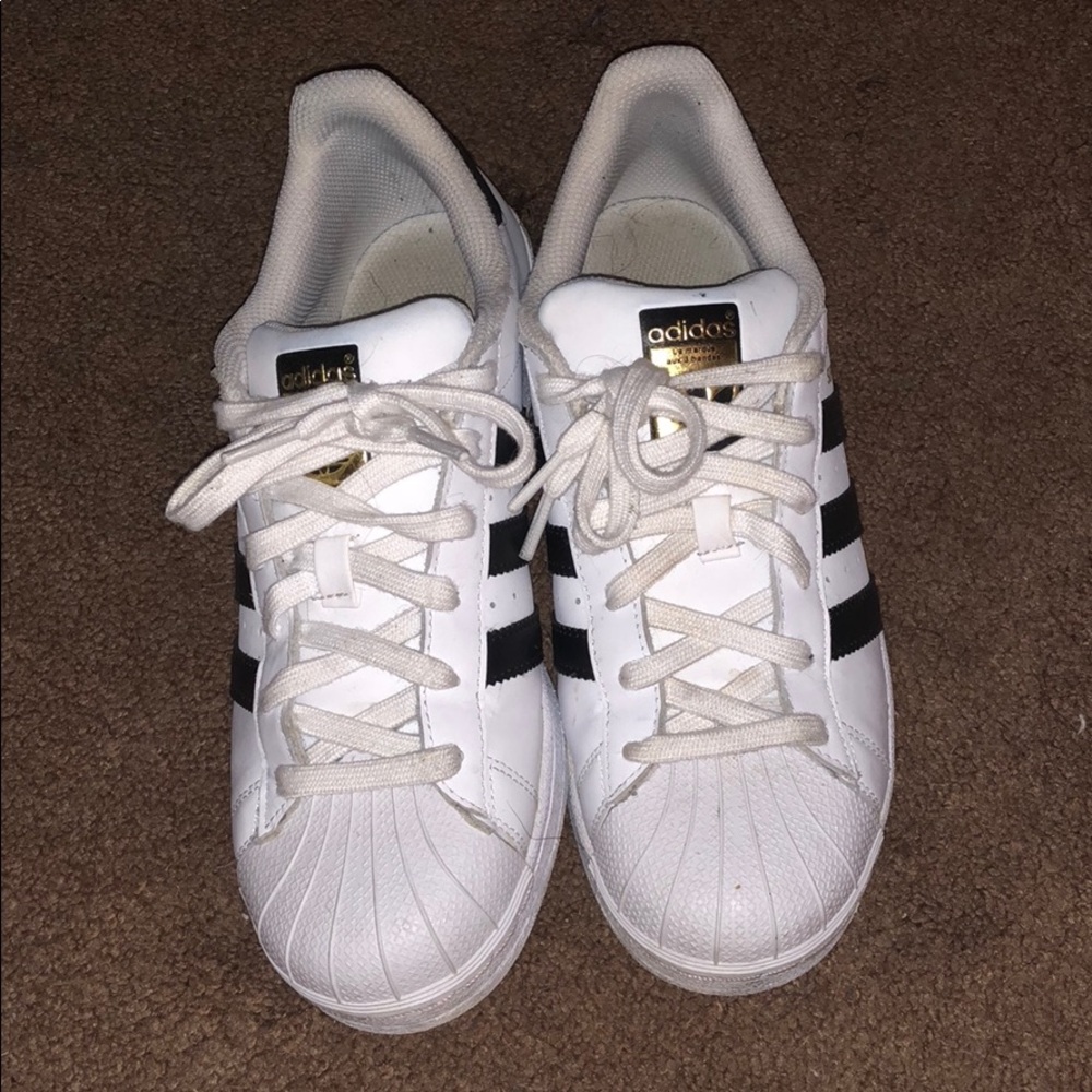 Adidas superstars🍍